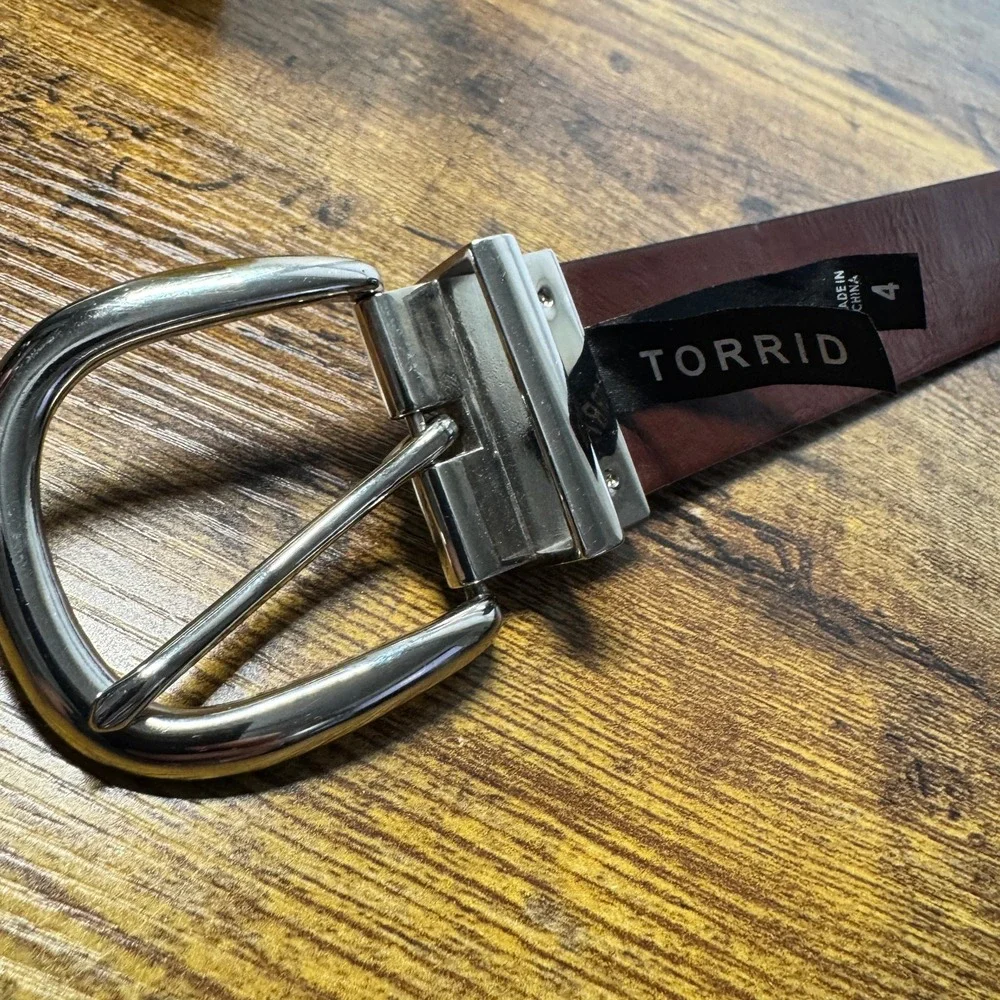Torrid Women Size 4 Black Reversible Swivel Buckle Belt